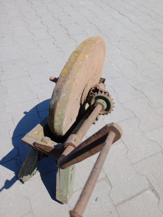 Голям камък за заточване и шлайфане