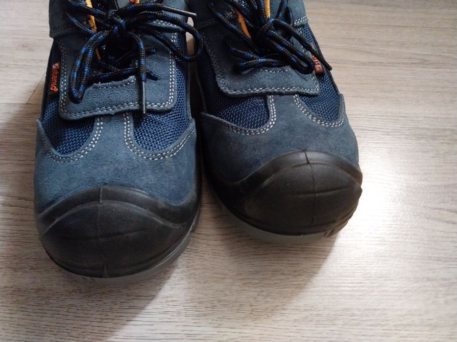 Работни обувки с бомбе