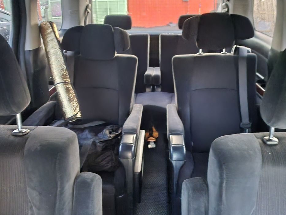Toyoto vellfire.