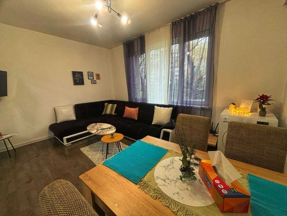 Нощувки: Голям Апартамент - 3 спални (Безплатно Паркиране)