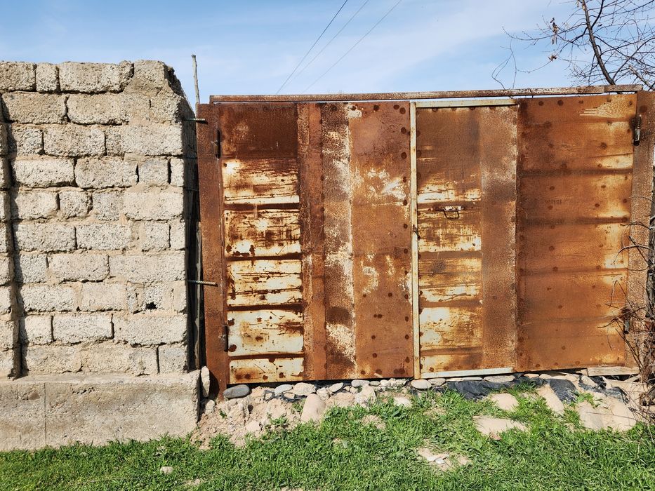 Продаётся участок в центре Янгибазара