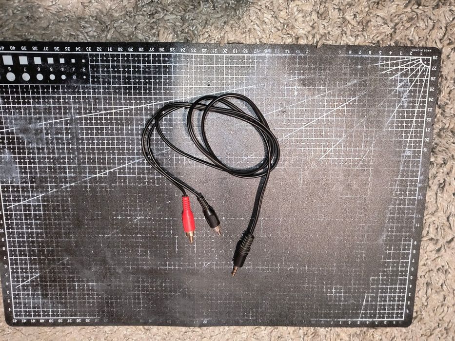 Sistem de 2.1 cu cablu de AUX