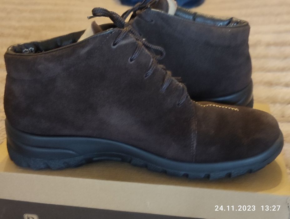 Продам женские зимние ботинки