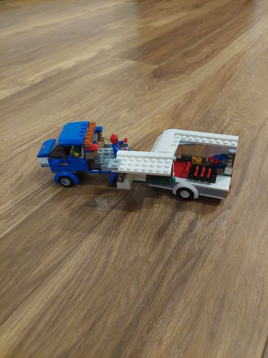 Камион с каравана