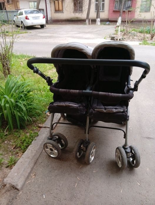 Коляска для двойшяшек