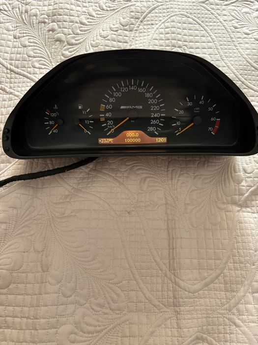 Щиток приборов мерседес
