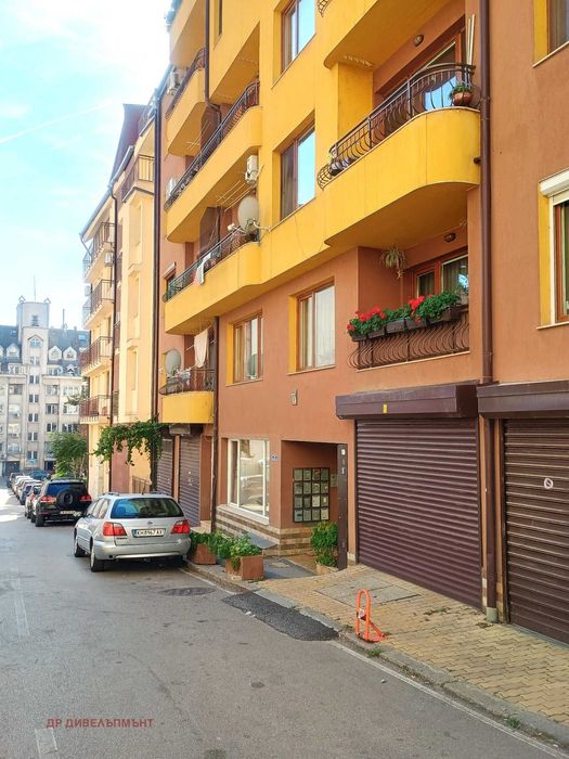 Продава се Тристаен апартамент в София, Банишора - 80 кв.м за 2988 €/кв.м - Снимка #16