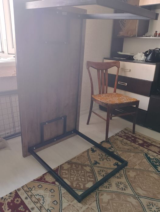 Срочно продам стол