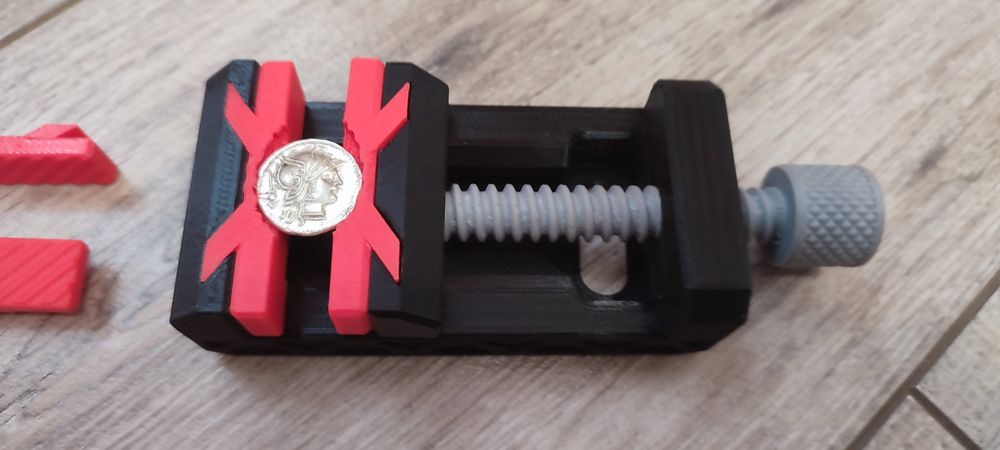 Държач за почистване на монети