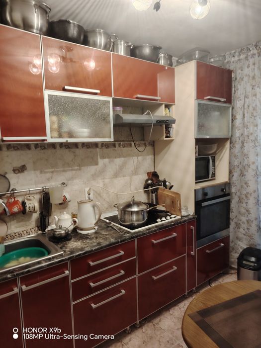 Кухонное оборудование  и гарнитур