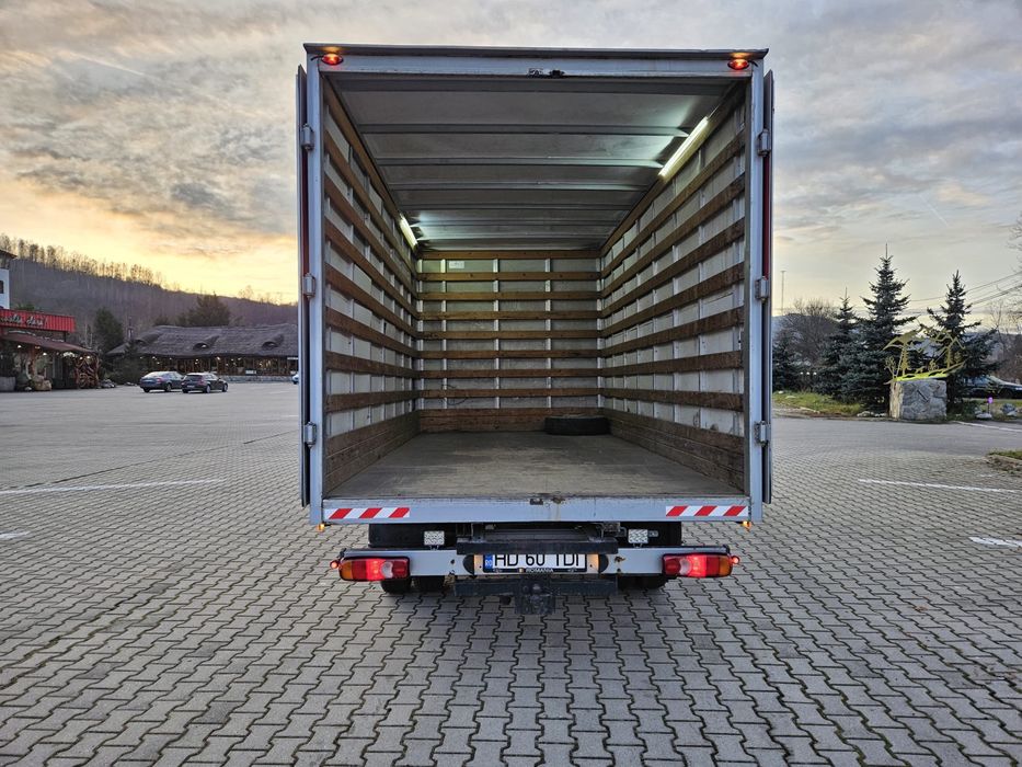 Schimb Nissan Alteon detarat 3,5t se conduce cu cat. B