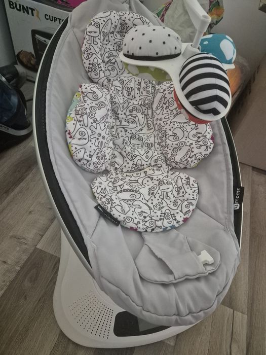 Balansoar electric 4moms mamaRoo – stare impecabilă
Se vinde balansoar 4moms mamaRoo, unul dintre cele mai apreciate modele pentru bebeluși.