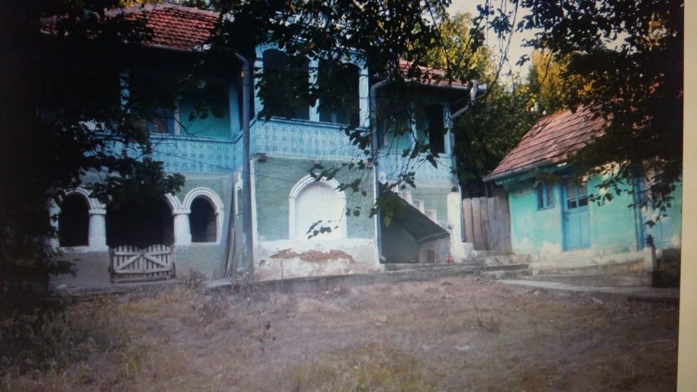 Vând casă bătrânească