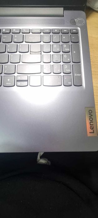 Laptop LENOVO idea pad 3