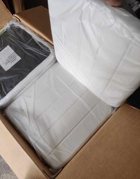 Set 4 scaune imitație piele culoarea alb noi in cutie