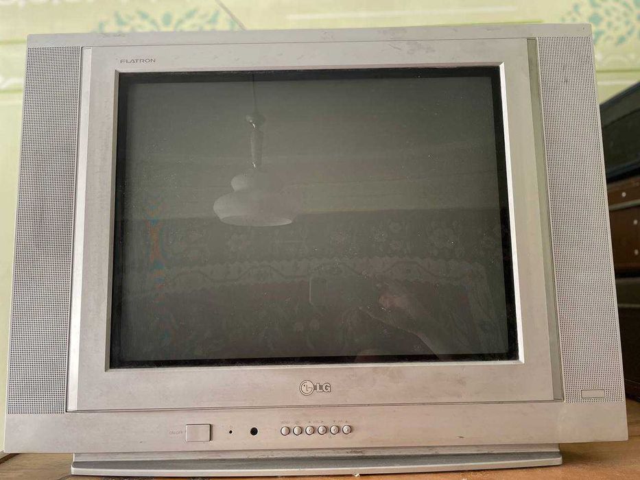 Телевизор LG, работает, б/у