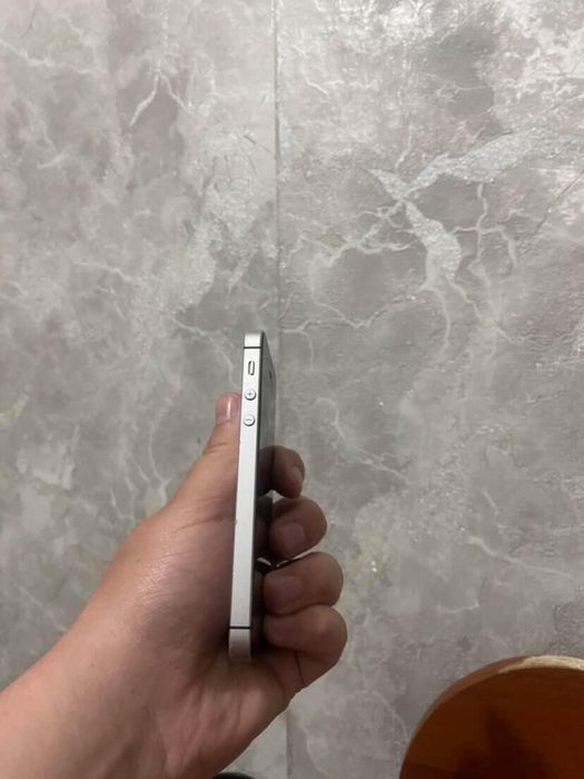 Iphone SE 2015 в хорошем состоянии