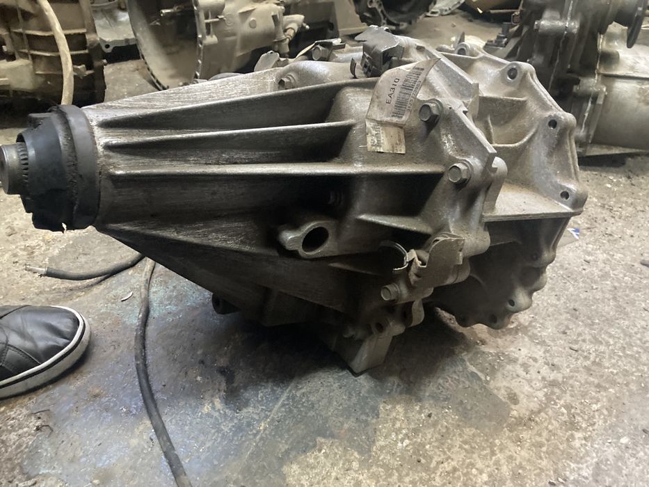 Nissan navara d40 2.5d 2008година avtomat Раздатъчна Кутия