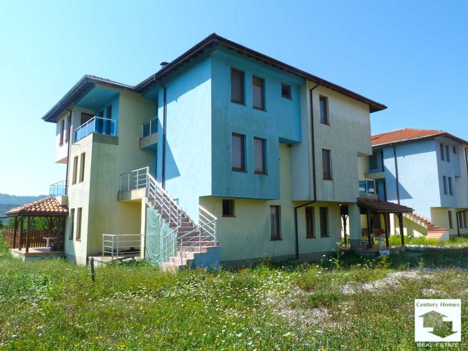 180023 Триетажна къща в района на гр. Трявна, в с. Черновръх