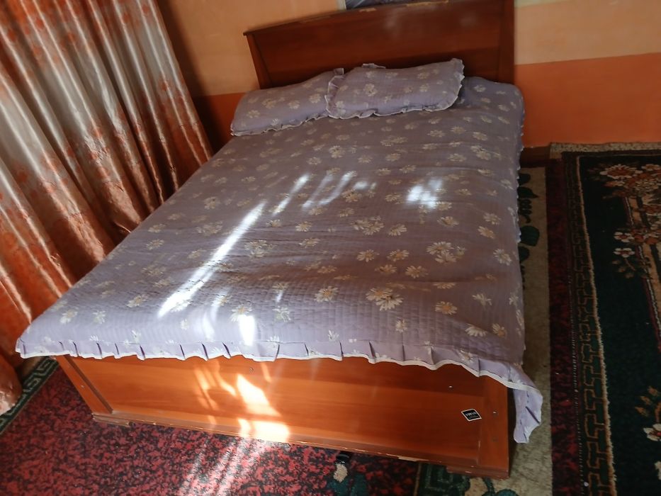 Телевизор, плисос, уголок