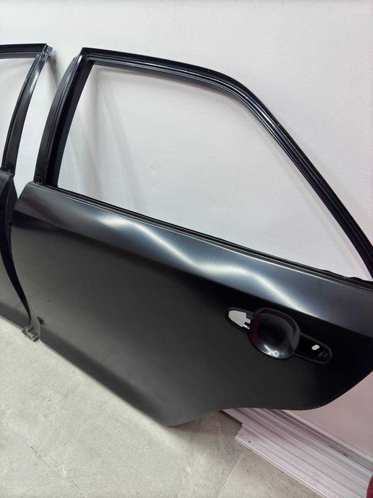 Задняя левая дверь камри 50