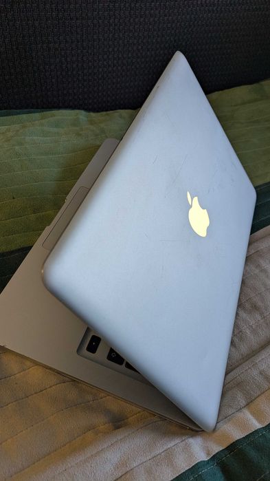 Macbook Pro 13", i5 cu SSD sau HDD