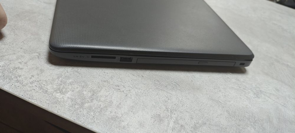 Ноутбук i3/8gb/2видеокарты/ssd