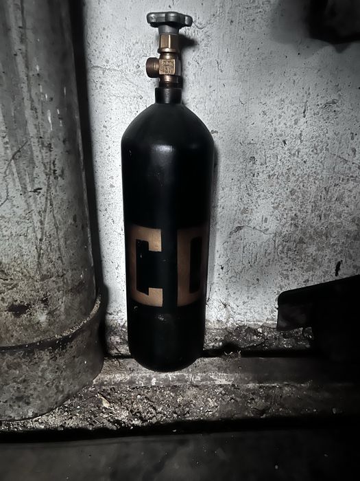 Продаю баллон пяти литровый