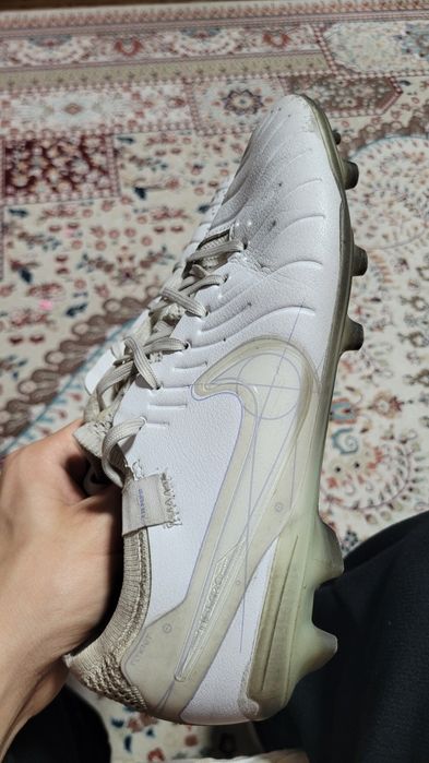 Продам футбольные бутсы