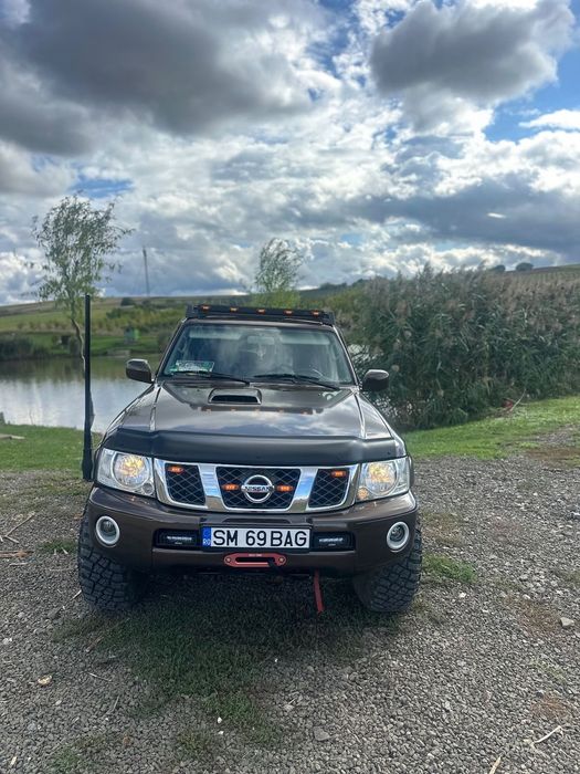 Nissan Patrol Mașina este într-o stare excepțională.