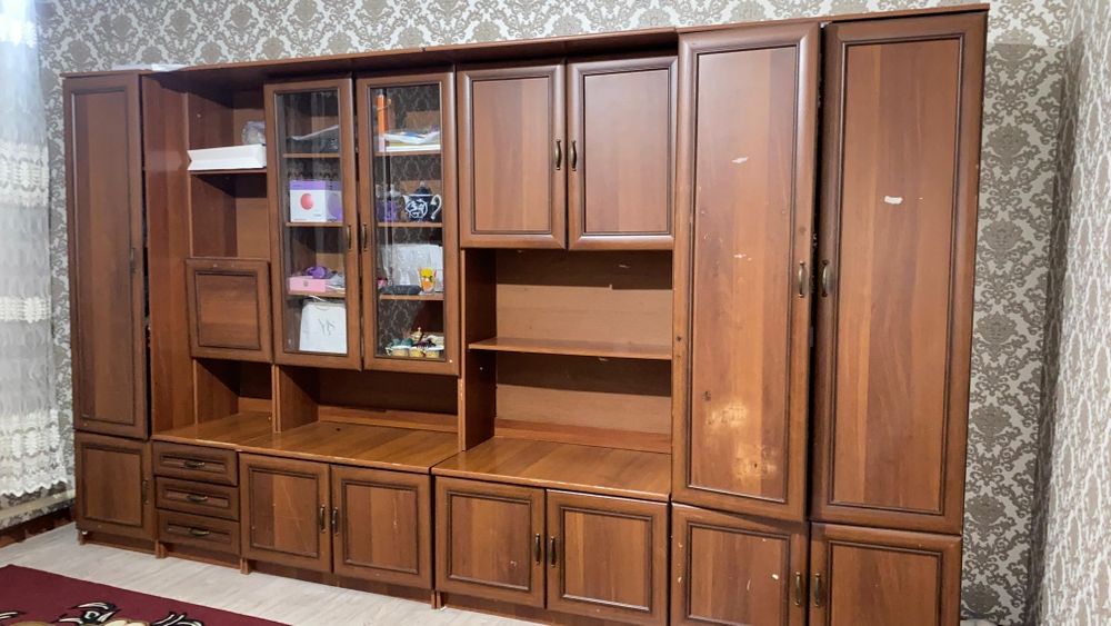 Срочно продам стенку в хорошем состояние