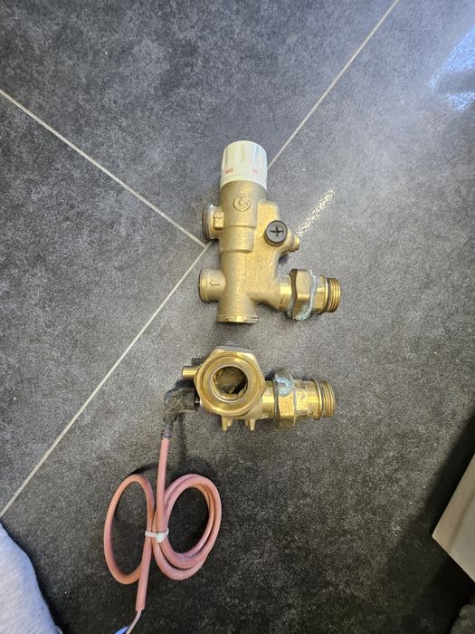 Grup/vana amestec și pompare Caleffi pt încălzire în pardoseală