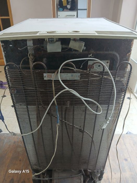 Холодильник сотилади