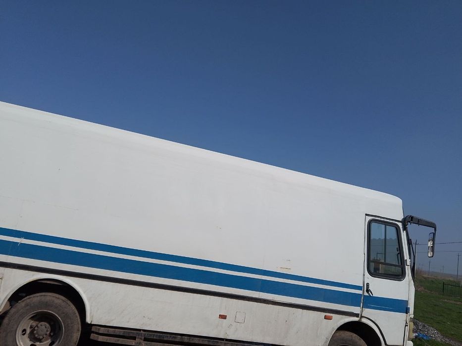 Грузовик автомобиль