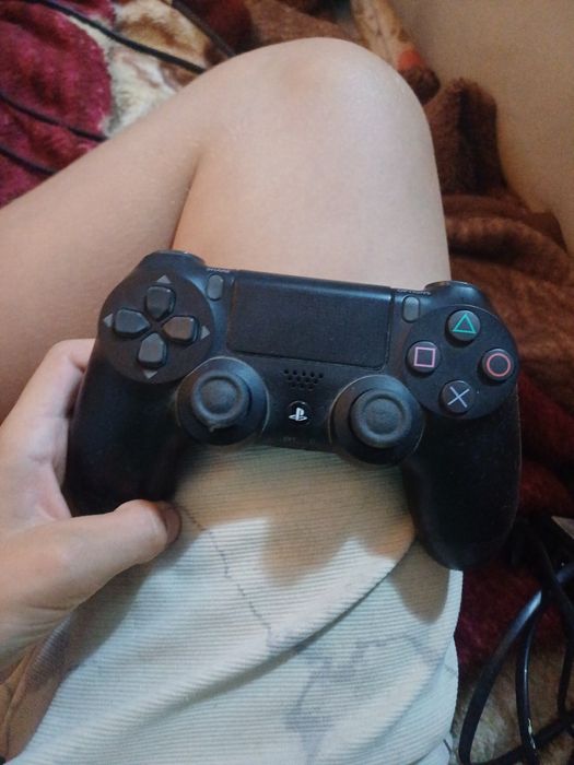 Vând ps 4 slim..