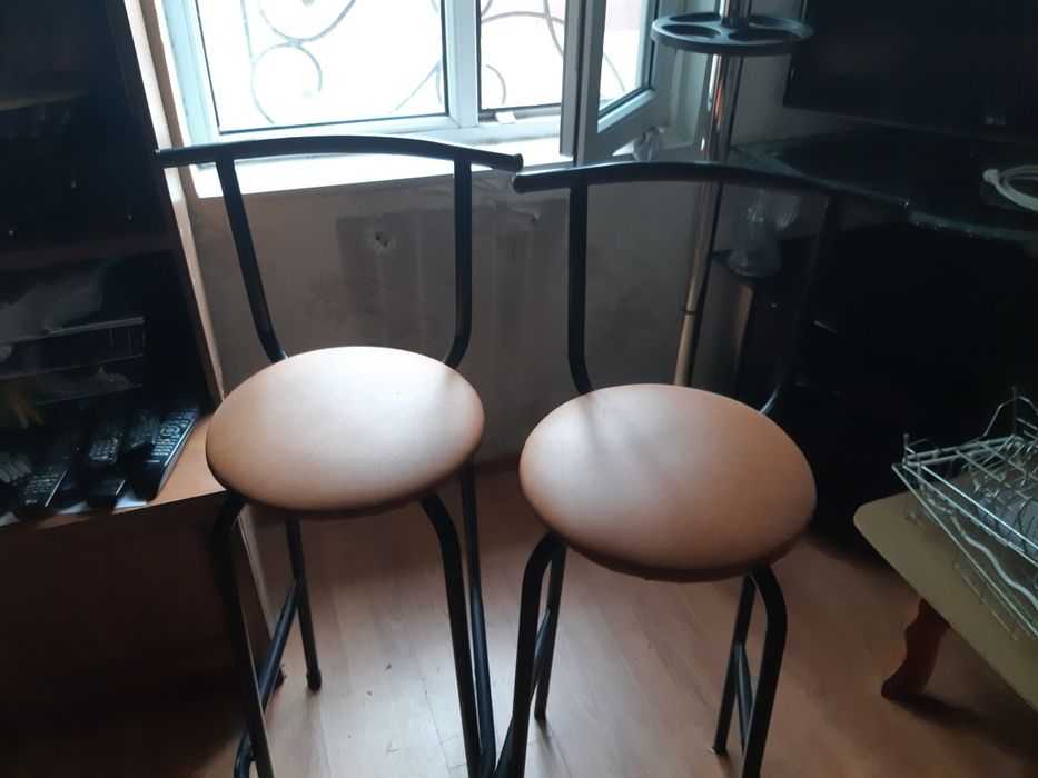Продам 2 стула для бара