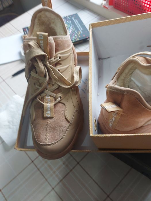 Продам кроссовки зимние