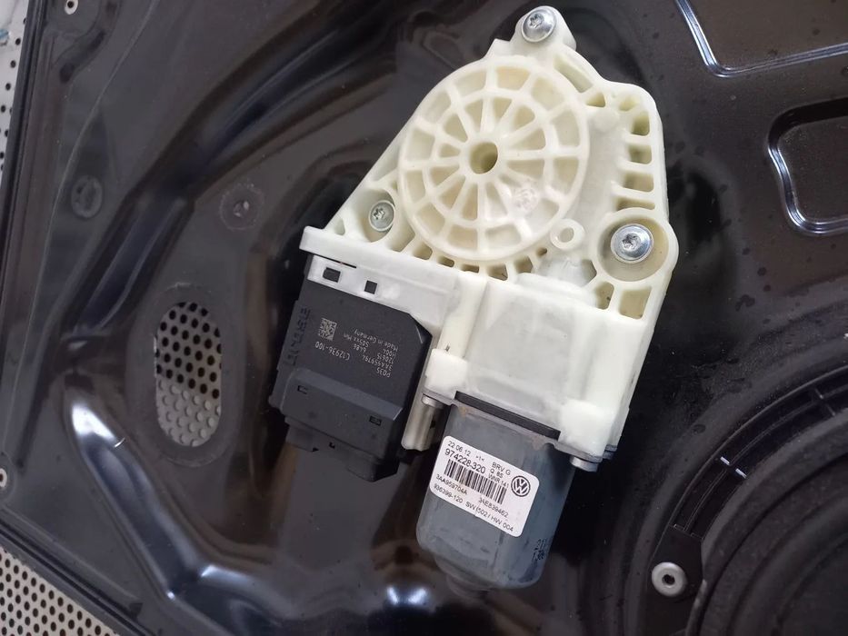 Macara Geam Electrica Vw Passat B7 An 2011-2012-2013-2014-2015 Macara Fata Spate Vw Passat B7 - Dez