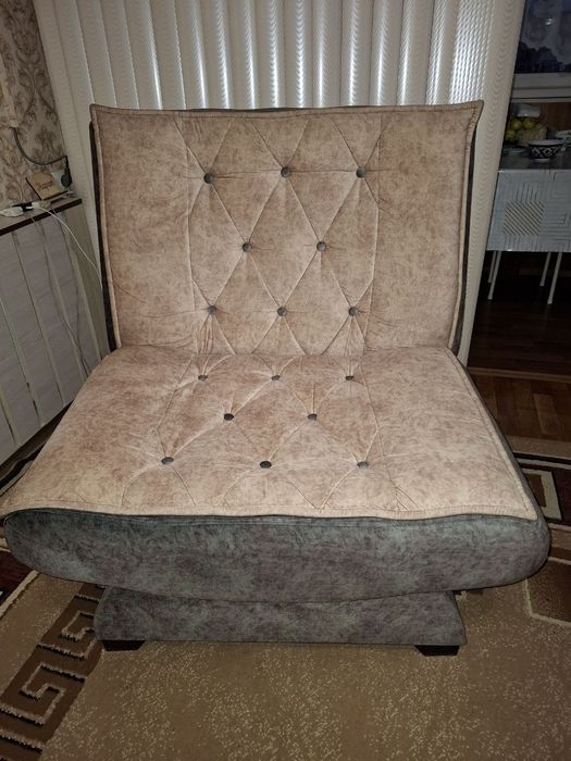 Продаю диван и одно кресло