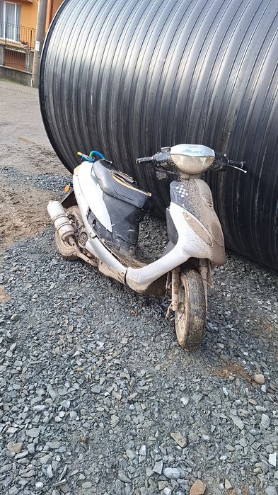 Vând 2 scutere fără defecțiuni