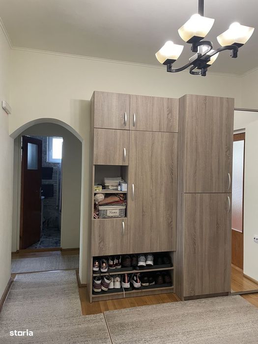 Apartament 4 camere cu GARAJ