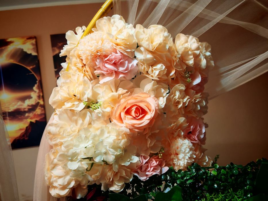 Buchet de flori artificiape cu crini și alte flori