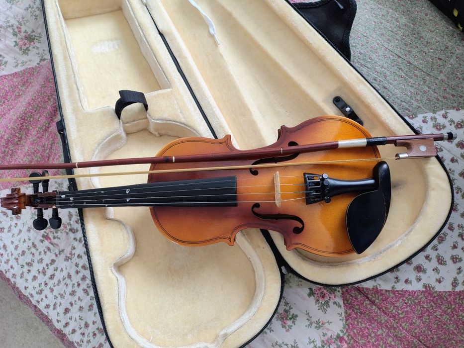 Продам скрипку в хорошем состояние