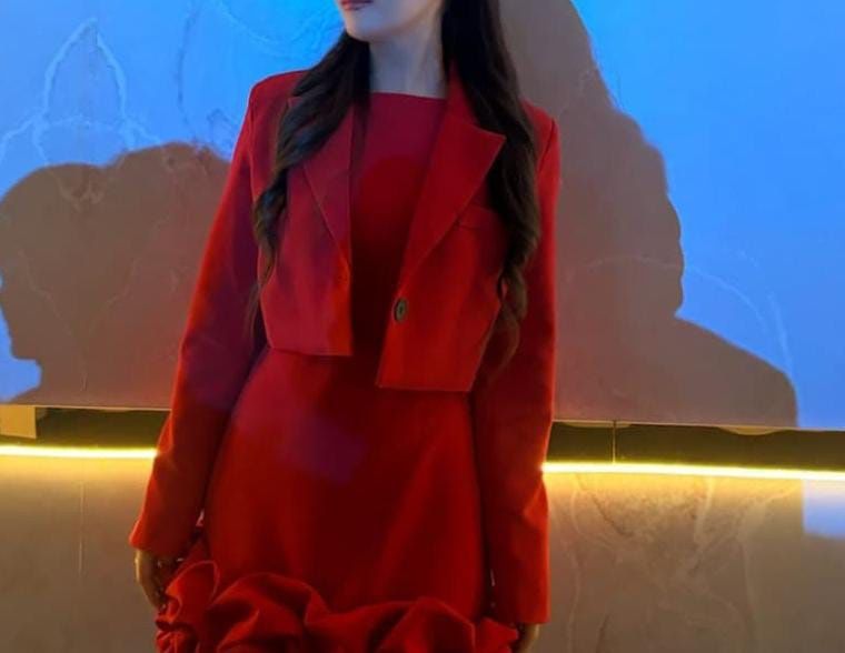 Красный платье..