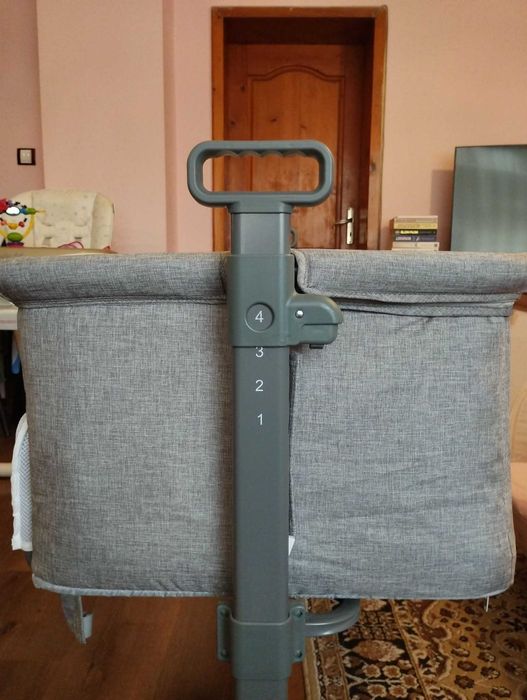 Продавам легло тип "Next to me" на немската марка Kesser. Цвят светло сиво - в чудесно състояние.