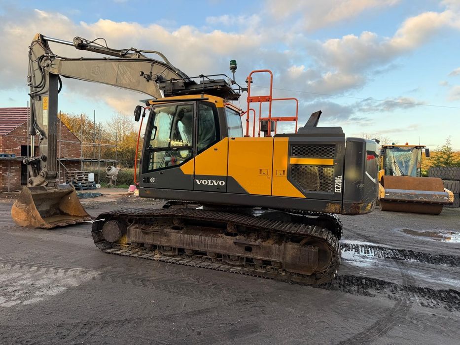 Inchiriez excavation de marimi diferita