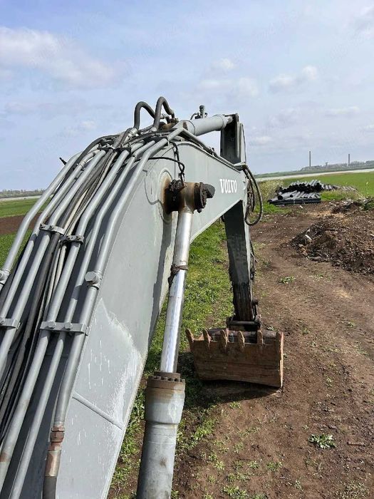 Excavator Volvo EC240