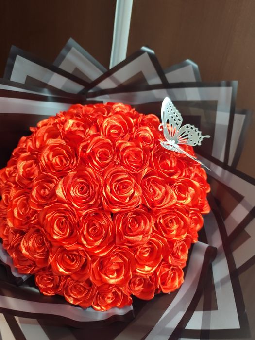 51 trandafiri din satin