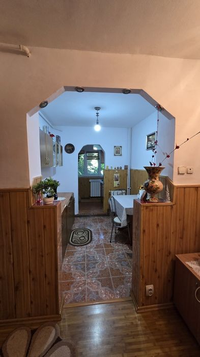 Vând apartament decomandat 2 camere