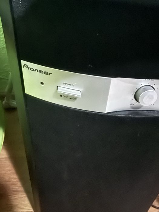 Продавам субуфер